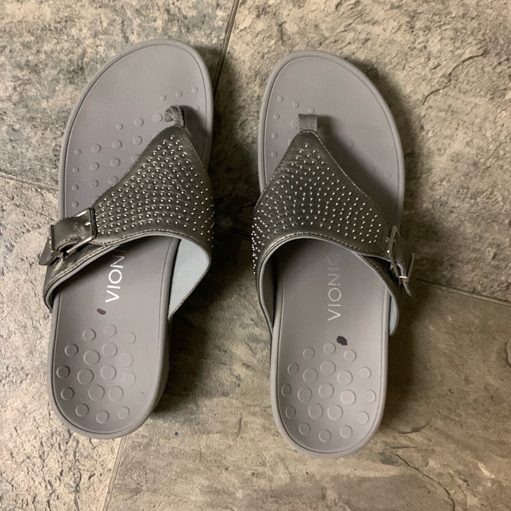 Vionic toe post wedge silver sandals size 9